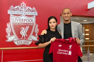 A mensagem da esposa de Fabinho para Alexis Sánchez após entrada do Chileno na Champions League