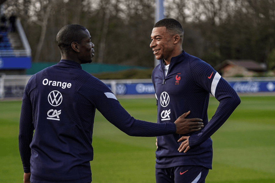 Mbappé e Pogba em treinamento da seleção Francesa