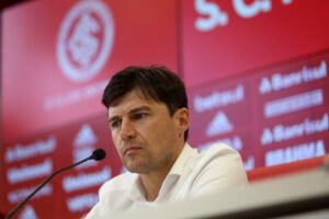 Após derrota na Copa do Brasil, Internacional deve anunciar demissão de Alexander Medina