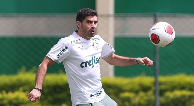 Abel renova com o Palmeiras