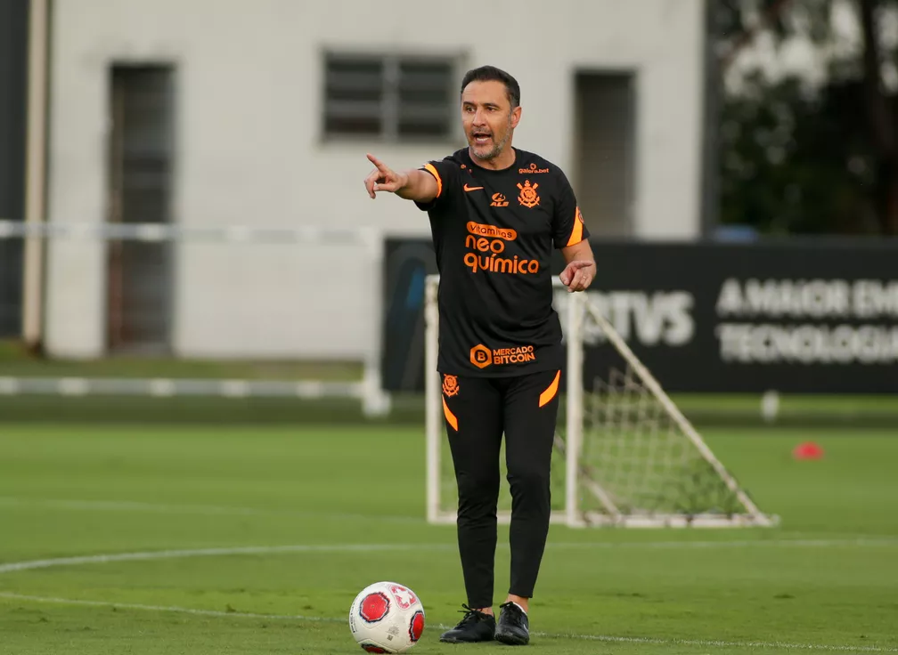 Corinthians fora de forma? Vitor Pereira se irrita com ‘falta de preparação’ do time