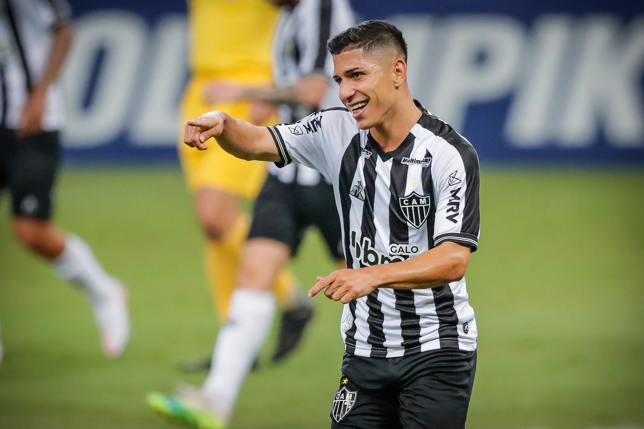 Palmeiras sonda atacante do Atlético-MG mas tem competição para contratação