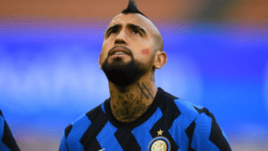 Vidal dá ‘aval’ para fechar com Flamengo mas clube tem ‘dilema interno’ sobre contratação