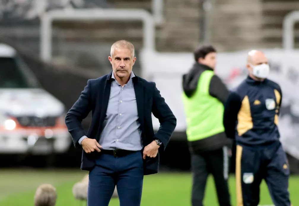 Athletico-PR conversa com ex-Corinthians para cargo de treinador