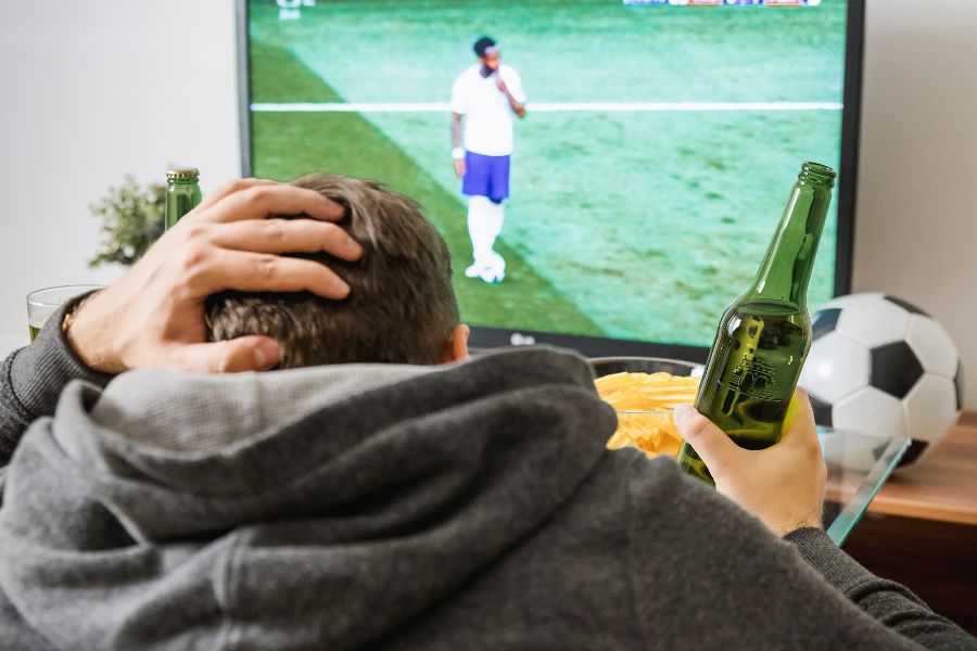 Como assistir futebol além da TV