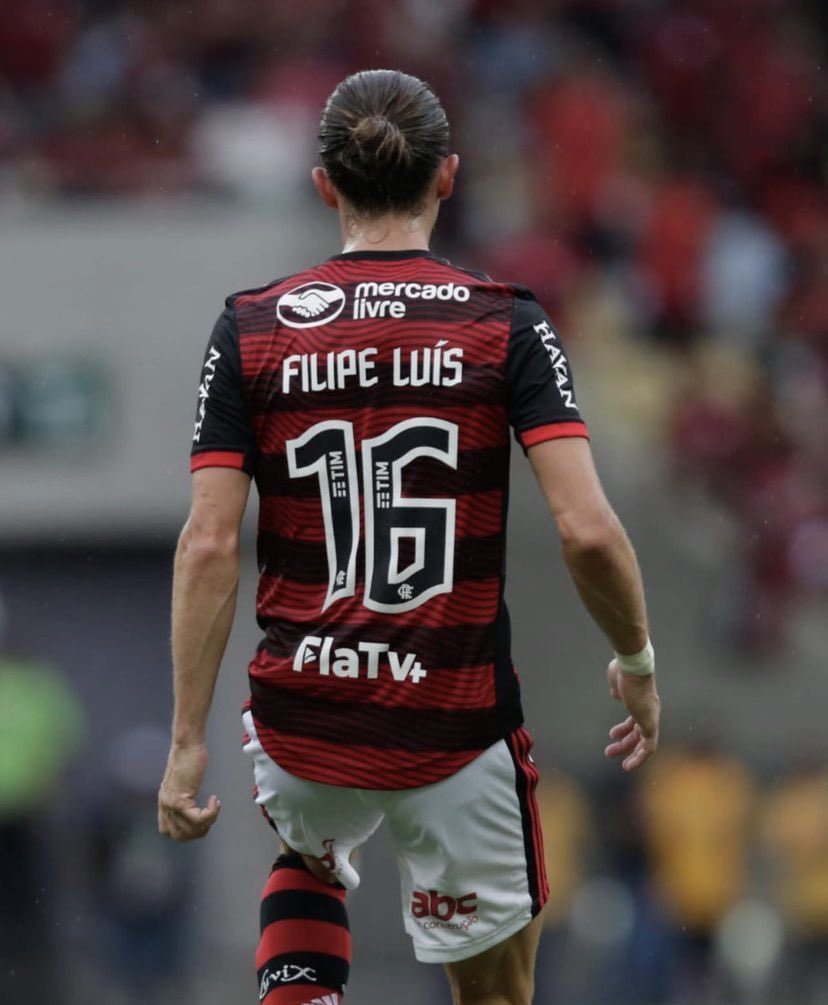Durante mais uma partida com a camisa do Flamengo
