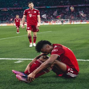 Jogadores do Bayern de Munique insatisfeitos após eliminação na Champions League e estrela pode pedir pra sair