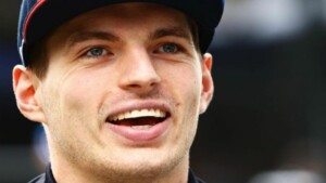 Verstappen solta farpas para Lewis Hamilton após interesse de comprar o Chelsea: ‘não compraria o Ajax’