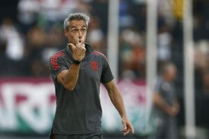 Pedro de saída do Flamengo? Paulo Sousa tem conversa sobre o futuro do atacante