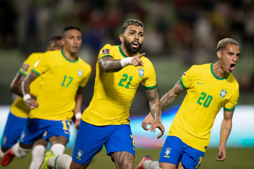 Titular da Seleção Brasileira pode ser o primeiro reforço do Manchester de Erik Ten Hag. (Foto: Reprodução)