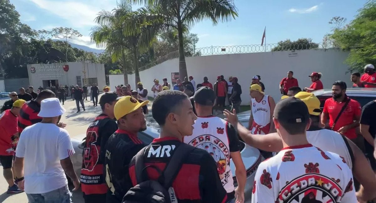 Protestos da torcida do Flamengo: Confira vídeo dos protestos no ninho do urubu