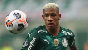 Danilo de saída do Palmeiras? Verdão recebe proposta e Leila responde sobre jogador