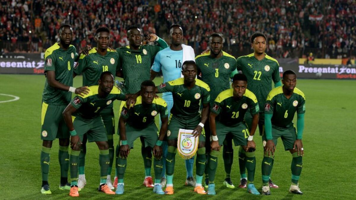 Senegal sofre punição da FIFA por lasers e problemas de segurança em partida contra Egito