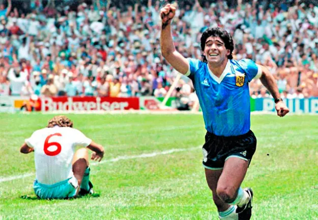 Maradona fez história pela Argentina na Copa do Mundo de 1986, no México. (Foto: Reprodução)