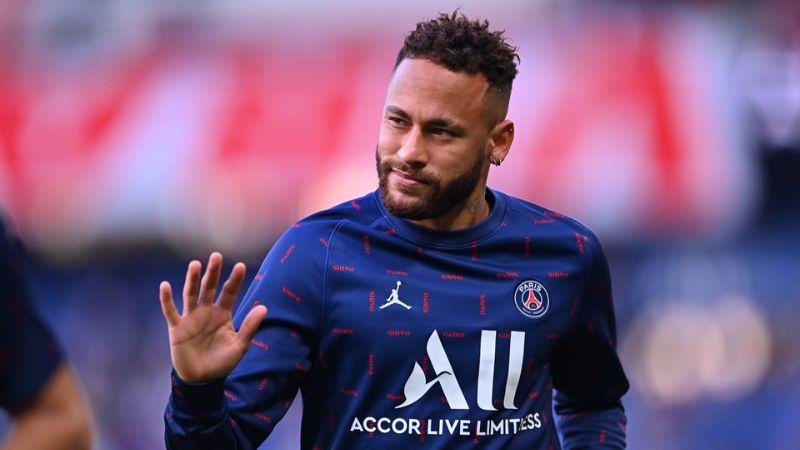 Revelado conversa entre Neymar e goleiro do Troyes antes de pênalti cobrado pelo brasileiro em partida do PSG