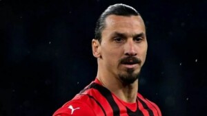 Ibra vai se aposentar? Atacante faz cirurgia e fica longe dos gramados por muito tempo