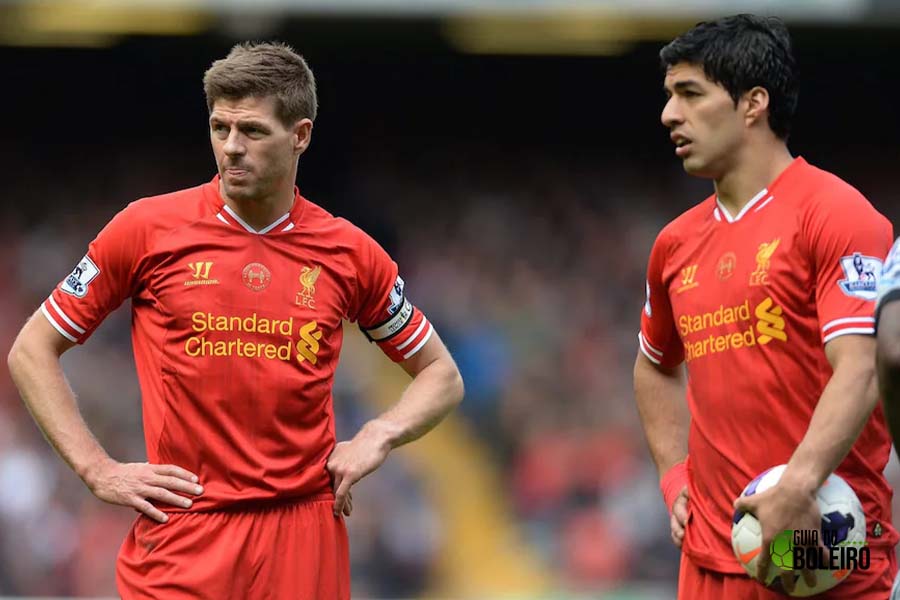 Suárez e Gerrard podem se reencontrar, dessa vez no Aston Villa. (Foto: Reprodução)