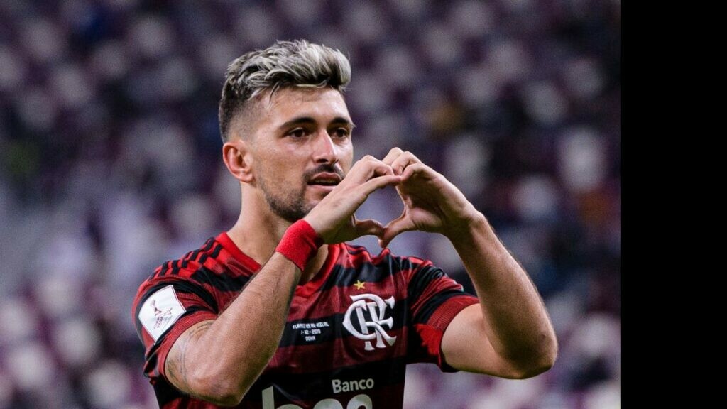 Carlos Alberto compara jogador do Flamengo com craque do Real Madrid: ‘Hoje é melhor’