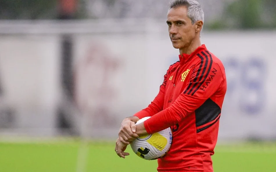 treinador português segue na equipe, mas sem a confiança da diretoria. 
