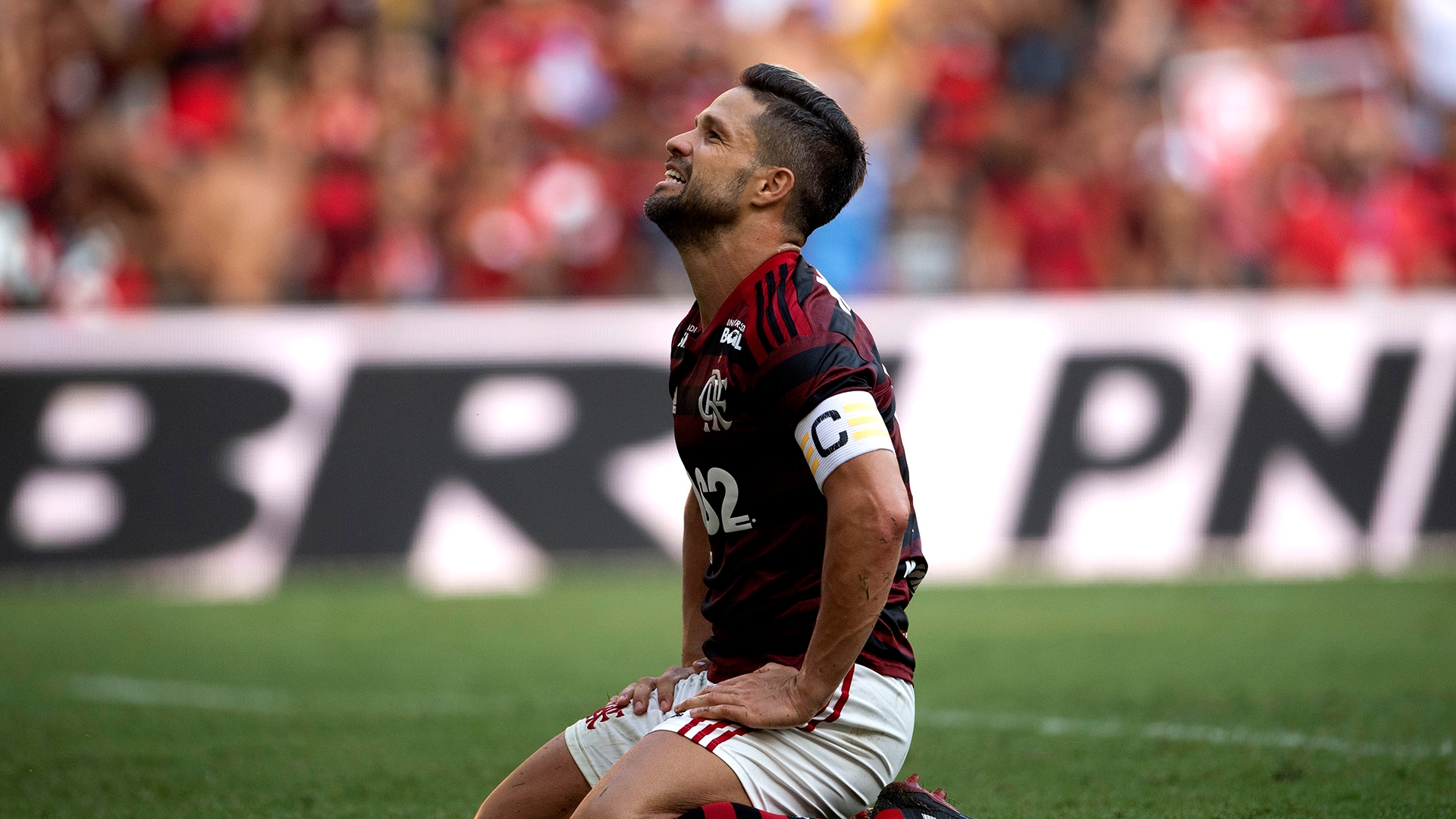 Diego de joelho, se lamentando no Flamengo Foto: Buda Mendes/Getty
