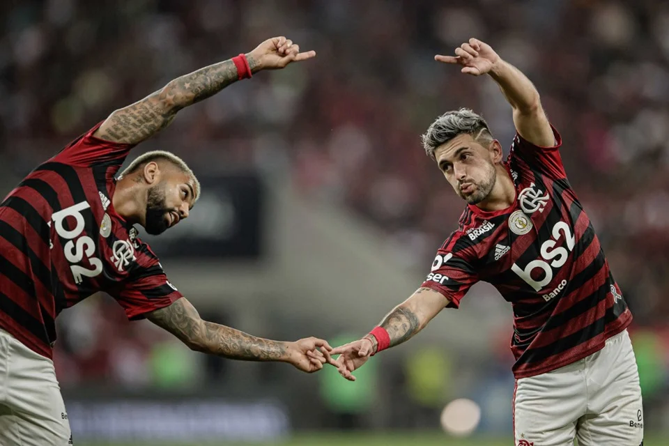  Flamengo tem 6 das 10 contratações mais caras do futebol brasileiro 