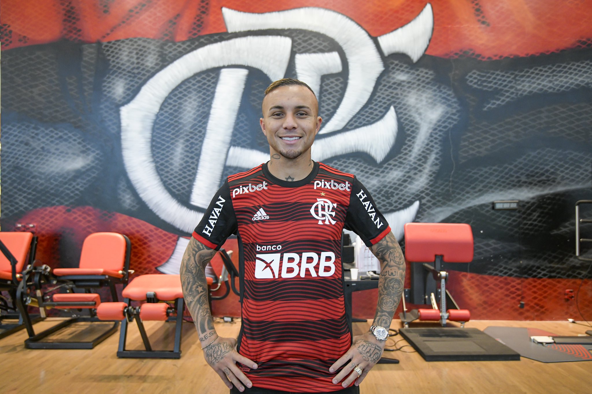 Oficial: Cebolinha confirmado como novo jogador do Flamengo e clube dá posição sobre recuperação de Bruno Henrique