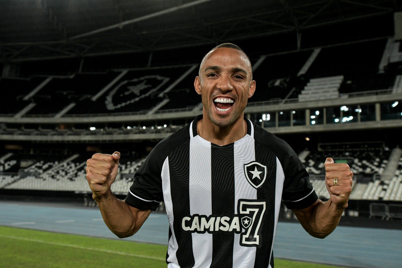 Oficial: Marçal assina com o Botafogo.