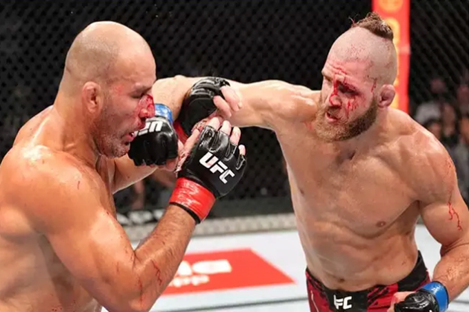 Glover e Prochazka fizeram a melhor luta do UFC 275 - Divulgação - Twitter UFC