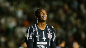 Corinthians faz anúncio oficial sobre futuro de Jô