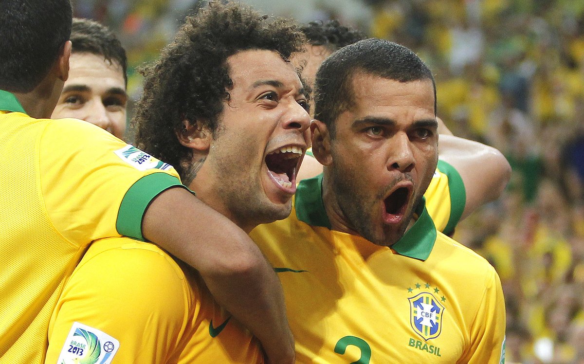 Ronaldo Fenômeno quer contratação de Marcelo e Daniel Alves para time que é dono.