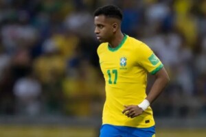 Rodrygo na Copa do Mundo? Atacante da Seleção brinca com ausência no álbum