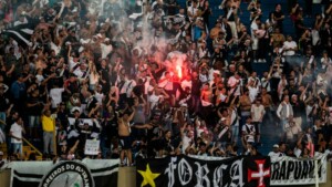 Torcida do Vasco esgota ingressos para partida contra Operário em 48 horas