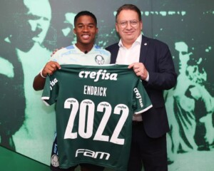 Endrick renova com Palmeiras e multa para sair é maior que de Vinícius Júnior