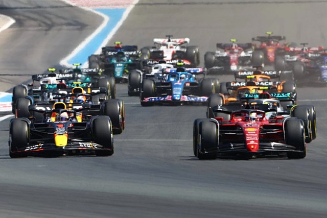 Formula 1 ao vivo - GP da Hungria deverá ter mais um duelo entre Red Bull e Ferrari. (Foto - Reprodução Twitter Red Bull)