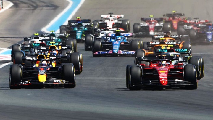 GP da Hungria deste domingo deverá ter mais um duelo entre Red Bull e Ferrari. (Foto - Reprodução Twitter Red Bull)