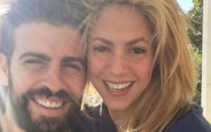 Shakira aparece fazendo suposto gesto obsceno para Piqué e vídeo viraliza na web