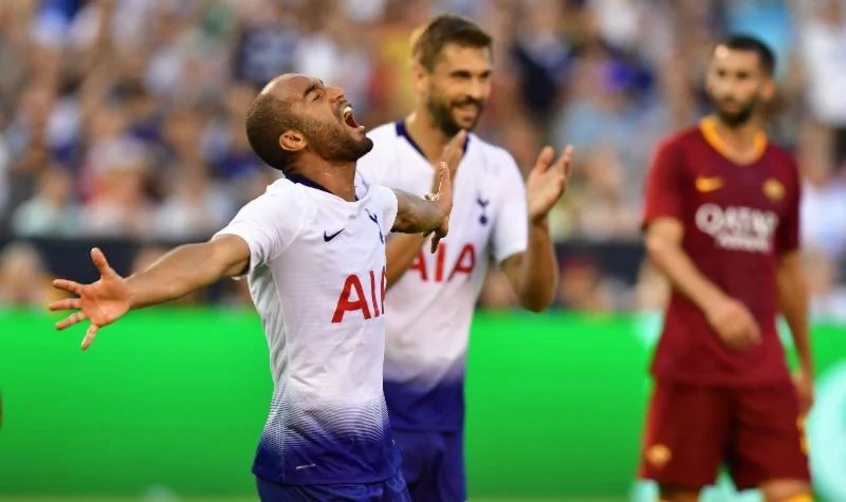 Lucas Moura, do Tottenham, comemorando gol sobre a Roma