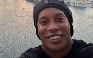 Ronaldinho tem bens penhorados após não pagar pensão