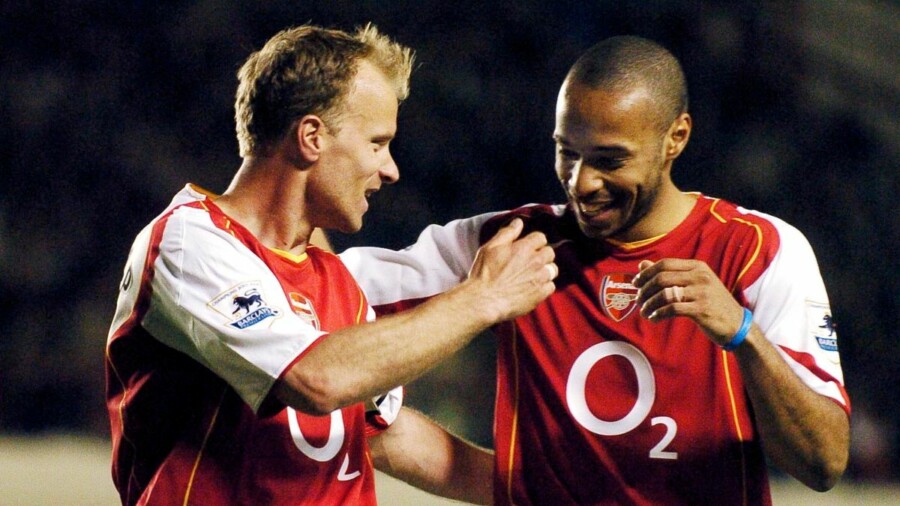 Uma das grandes duplas do futebol europeu, Bergkamp e Henry