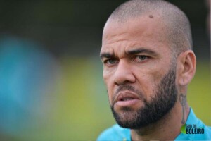 Daniel Alves abre jogo sobre saída do Barcelona: ‘O clube pecou’