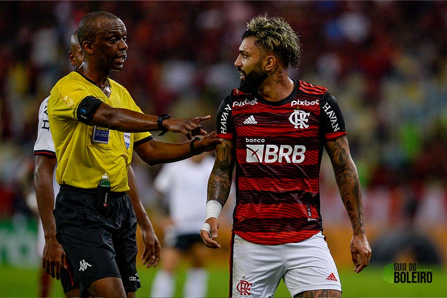 VAR do jogo Flamengo x Athletico pela Copa do Brasil é divulgado e causa polêmica. (Foto: Reprodução)
