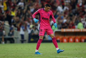 Com recorde impressionante com a camisa do Flamengo, Santos tem se destacado