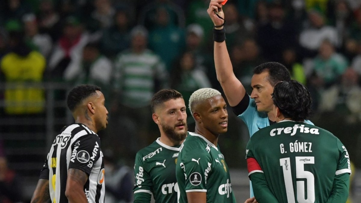Gols de Palmeiras x Atlético-MG: Weverton pega pênalti e Verdão avança em jogo de 3 expulsões