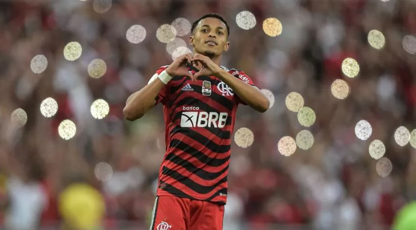Lázaro de saída do Flamengo? Clube da Premier League faz proposta e Mengo responde. (Foto: Thiago Ribeiro/AGIF)