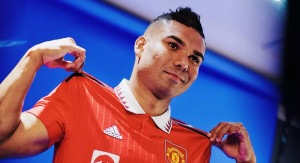 Casemiro é apresentado no Manchester United e revela segredo de 15 anos atrás