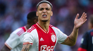 Antony vale 100 milhões de Euros? Lenda do Ajax dá veredito após saída para o Manchester United