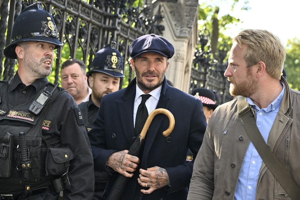 David Beckham esperou 12 horas em fila em homenagem incomum para Rainha Elizabeth II