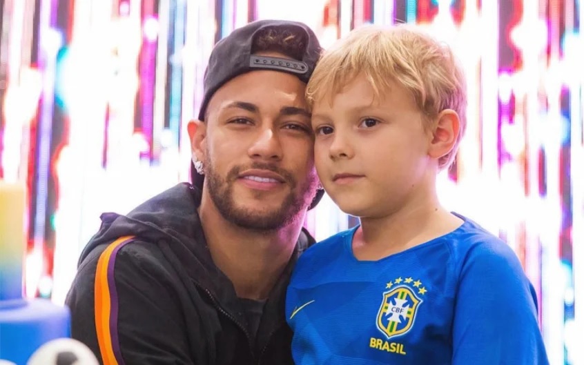 Filho de Neymar aparece em vídeo celebrando gol do Brasil contra Tunísia