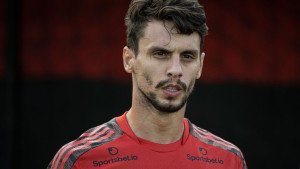 Quando Rodrigo Caio volta a jogar? Flamengo revela data de retorno surpreendente para o zagueiro