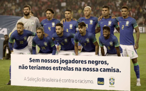 Banana é atirada em campo em Brasil x Tunísia e CBF se pronuncia